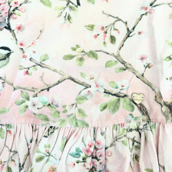 Robe Monnalisa imprimé oiseaux & fleurs – manches longues et volants romantiques