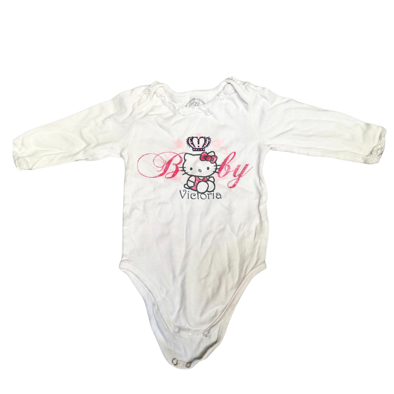 Body Bébé Hello Kitty « Baby Victoria » – Tendresse et couronne assurée Body Bébé Hello Kitty « Baby Victoria » – Tendresse et couronne assurée
