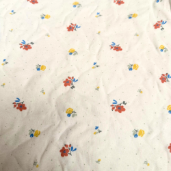 Haut à Manches Longues – Motif Fleurs Discrètes et Douceur Coton