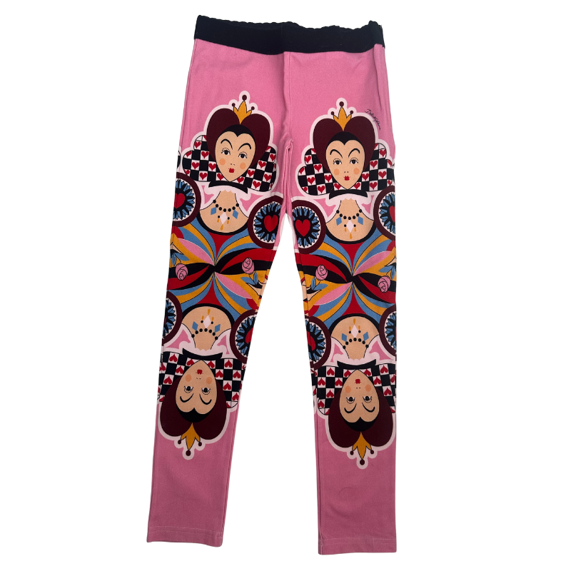 Legging enfant rose Reine de Cœur – Imprimé graphique et ludique Legging enfant rose Reine de Cœur – Imprimé graphique et ludique