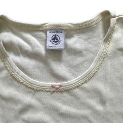 T-shirt Petit Bateau jaune pâle fille – Col rond avec petit nœud rose