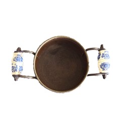 Coupe ancienne en métal avec poignées céramique – Style vintage décoratif