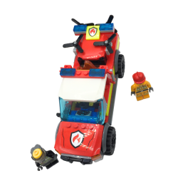 Camion de pompiers LEGO avec figurines