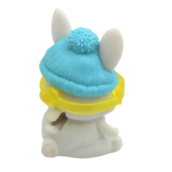 Figurine lapin hiver avec bonnet et lunettes