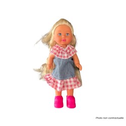 Poupée blonde en robe à carreaux – Compagne de jeux idéale